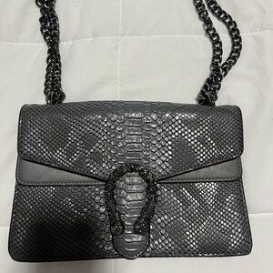 Elegant Black Snake-Embossed Shoulder Bag